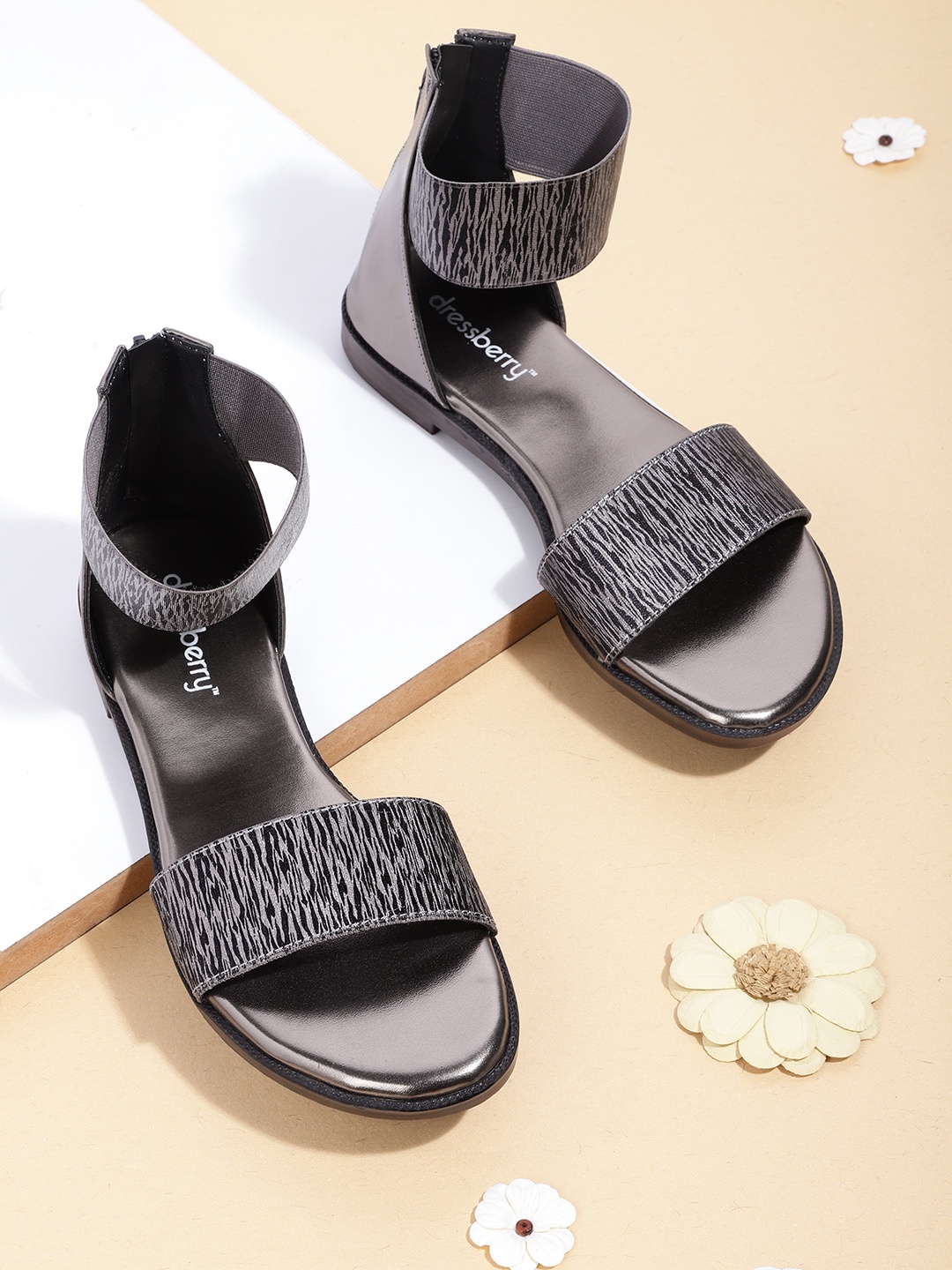 

DressBerry Women Black & Gunmetal-Toned Printed Open Toe Flats