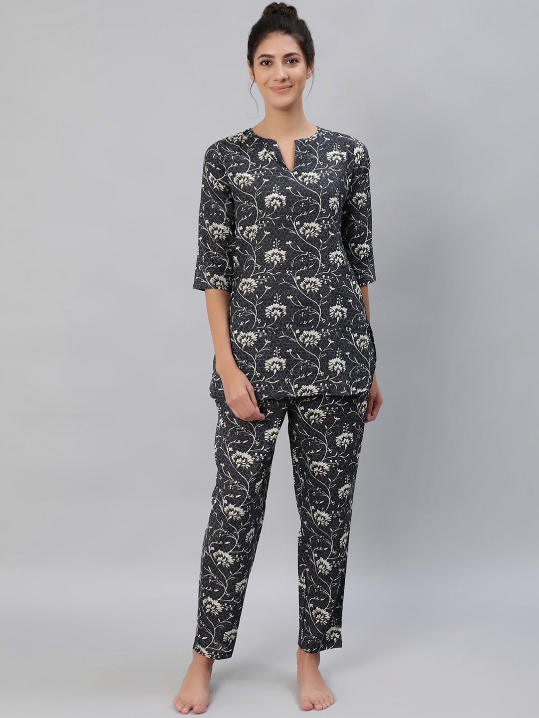 

Nayo Women Grey Floral