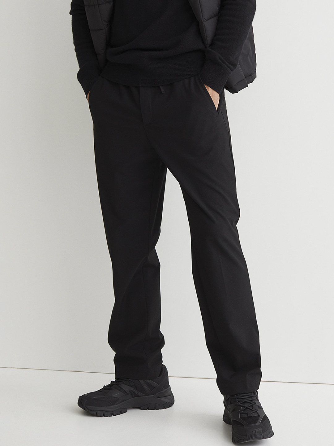 

H&M Men Regular Fit Joggers, Black
