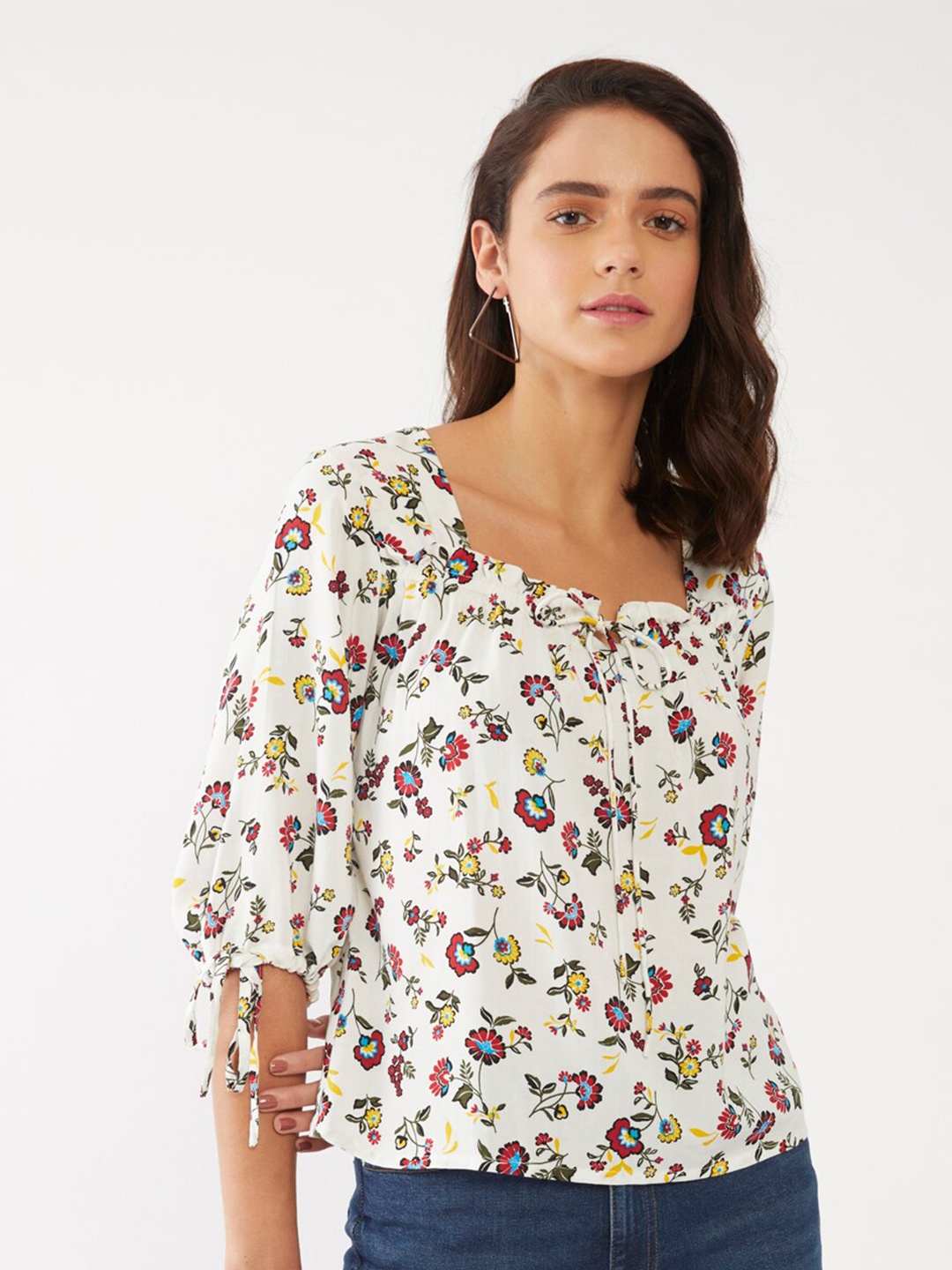 

Zink London White & Red Floral Print Tie-Up Neck Regular Top