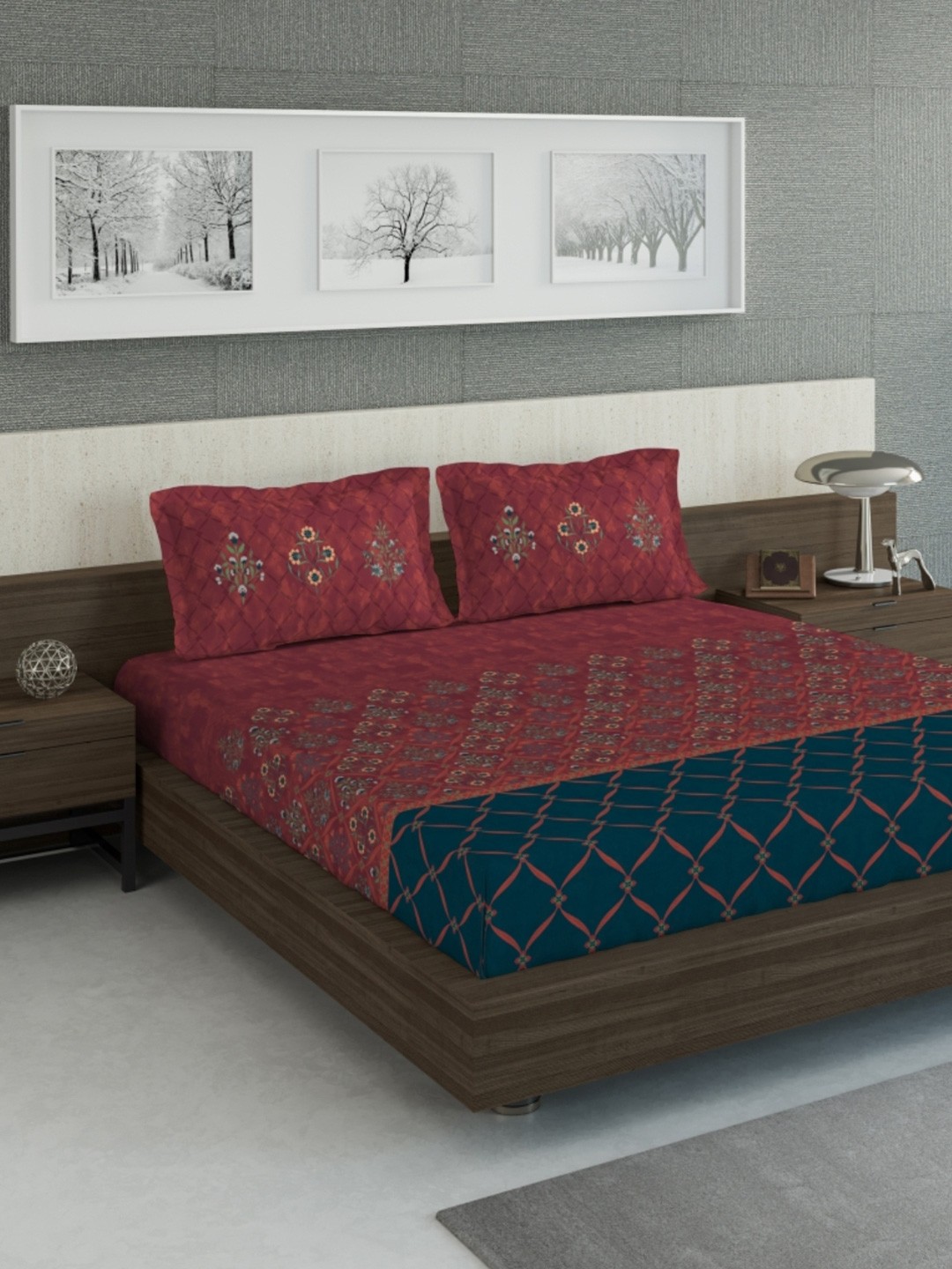 

DDecor Maroon & Navy Blue Floral 130 TC Queen Bedsheet with 2 Pillow Covers