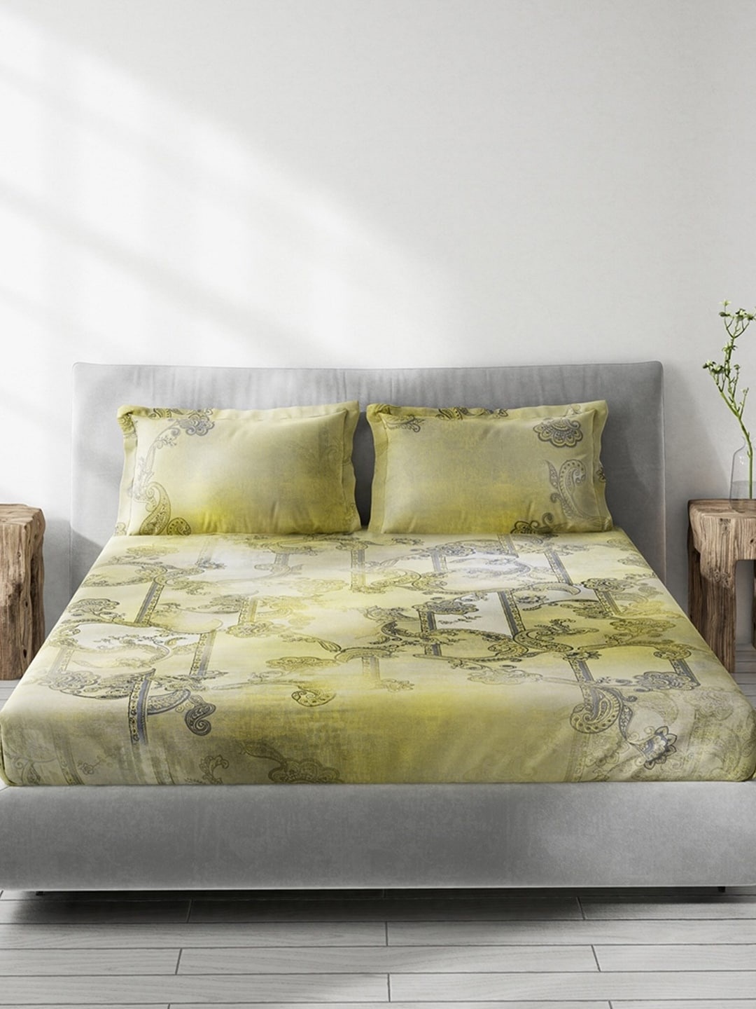 

DDecor Yellow & Green 130 TC Queen Bedsheet with 2 Pillow Covers