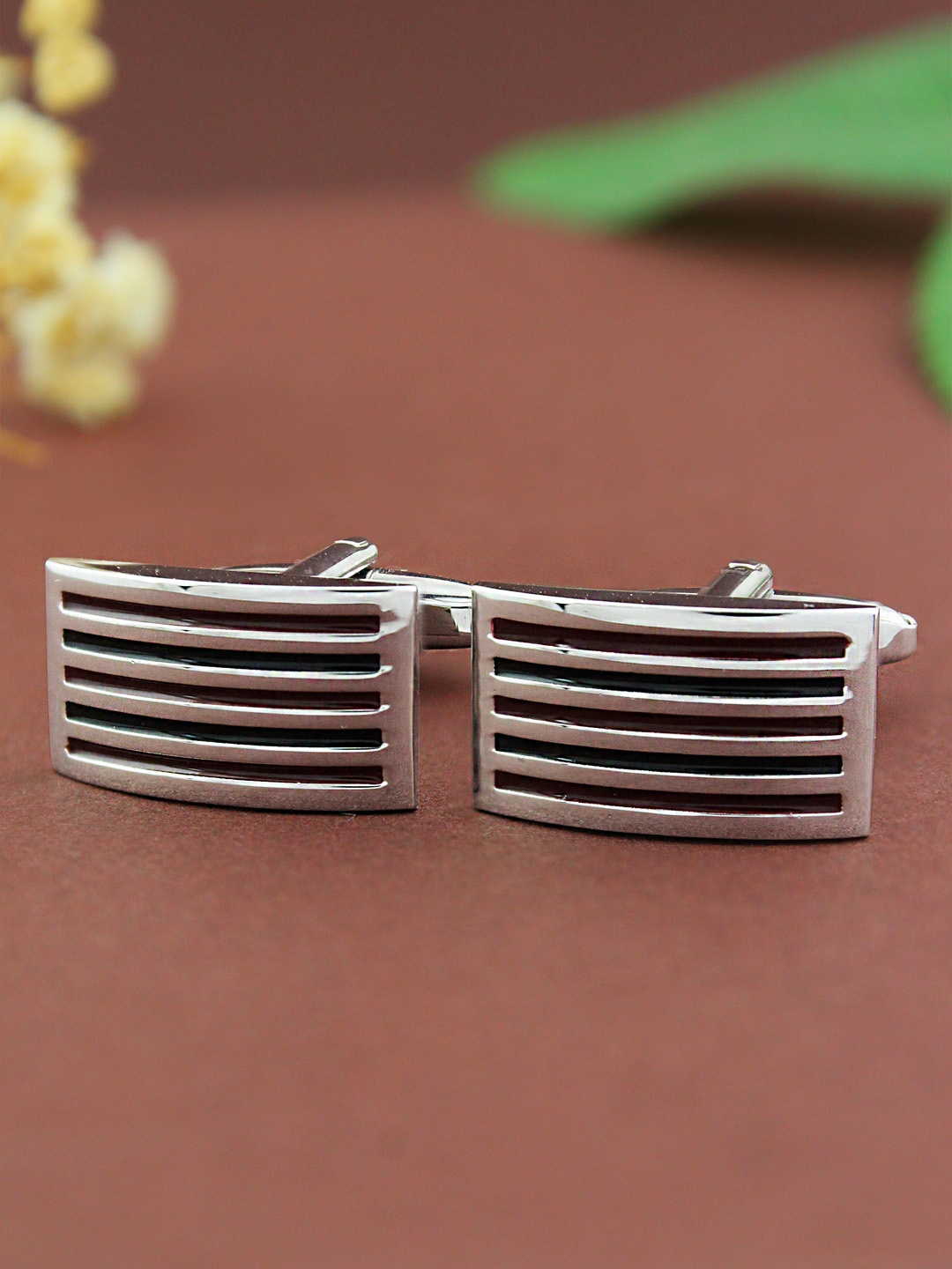 

PELUCHE Men Silver-Toned & Maroon Peluche Minimalist Enamel Design Cufflink