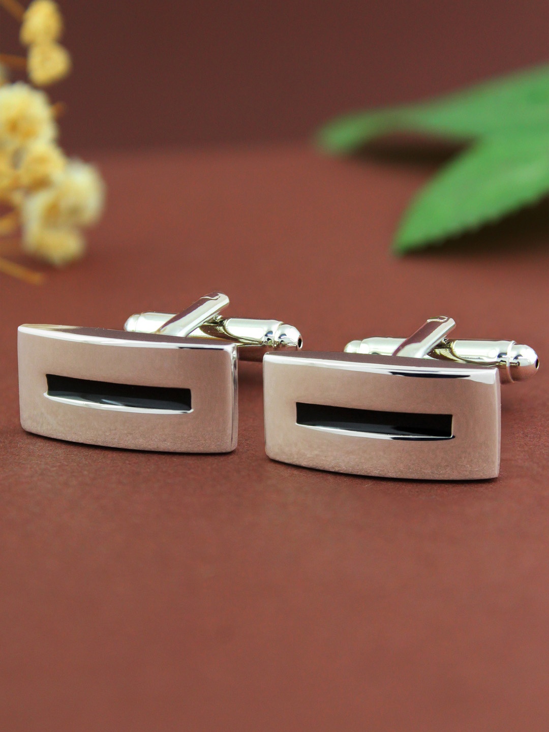 

PELUCHE Men Silver-Toned & Black Cufflink