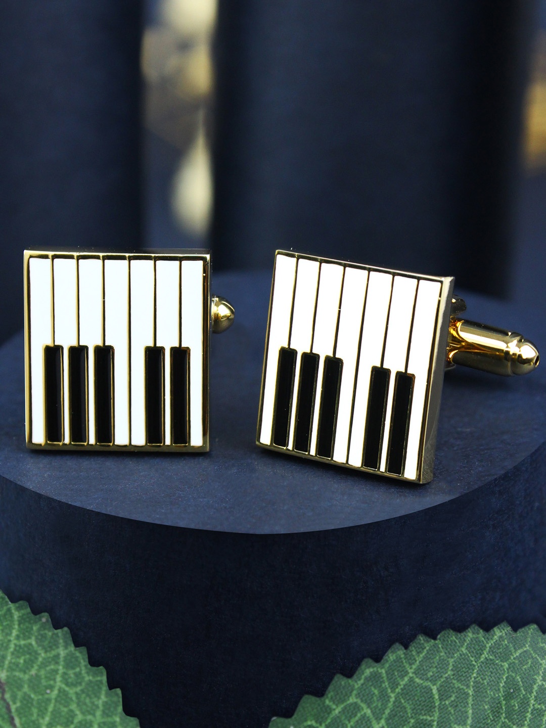 

PELUCHE Unisex Gold Cufflinks