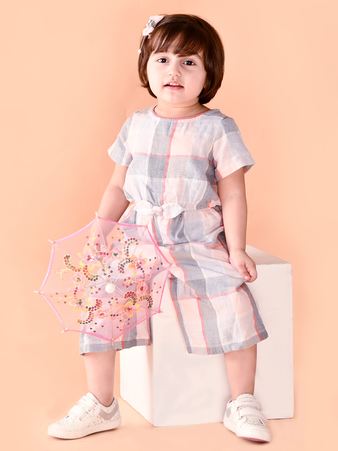 

Beebay Girls Grey & Peach Checked Jumpsuit With Gathers & Bow