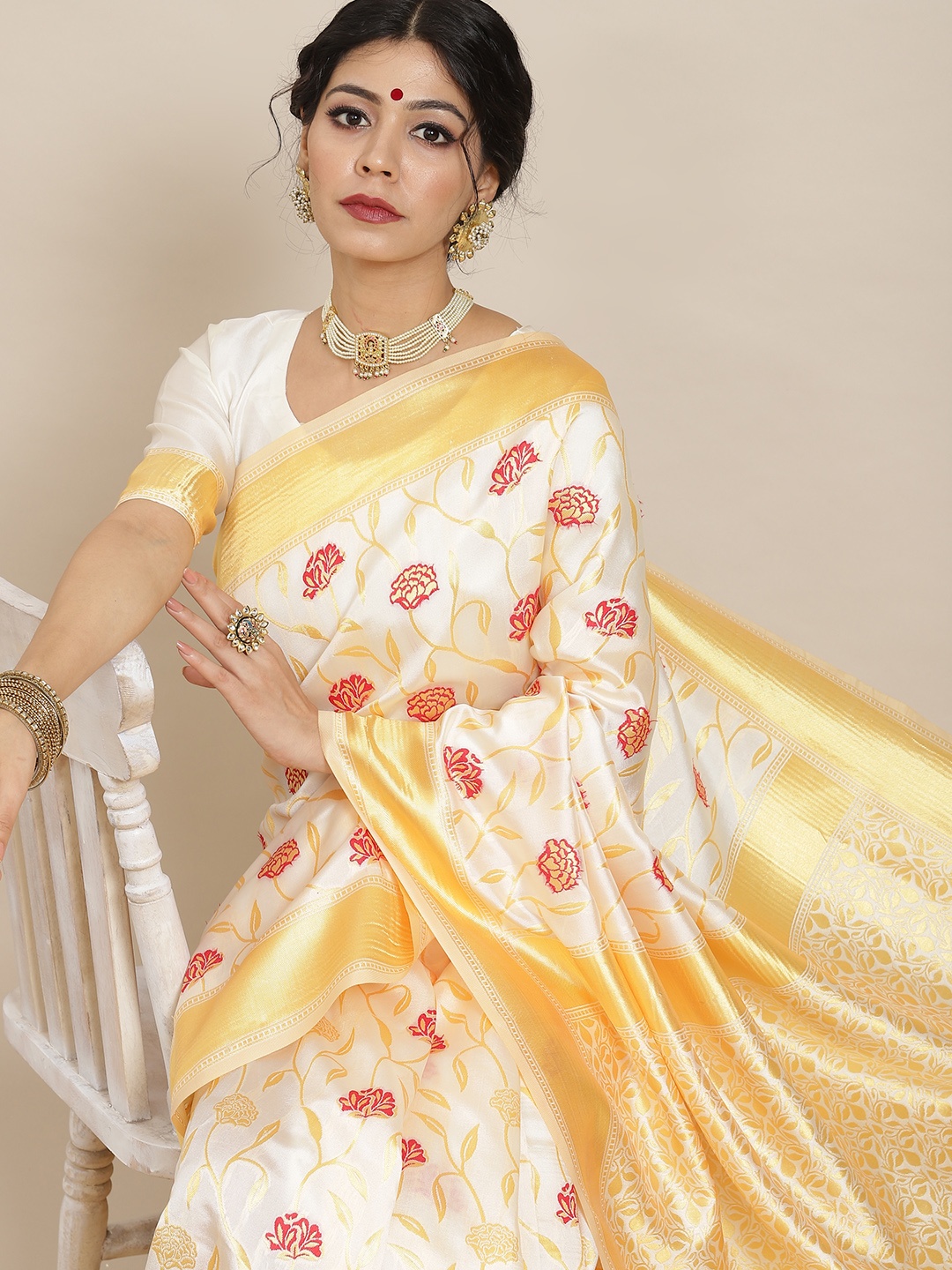 

Saree mall Cream-Coloured & Gold-Toned Floral Silk Blend Sarees