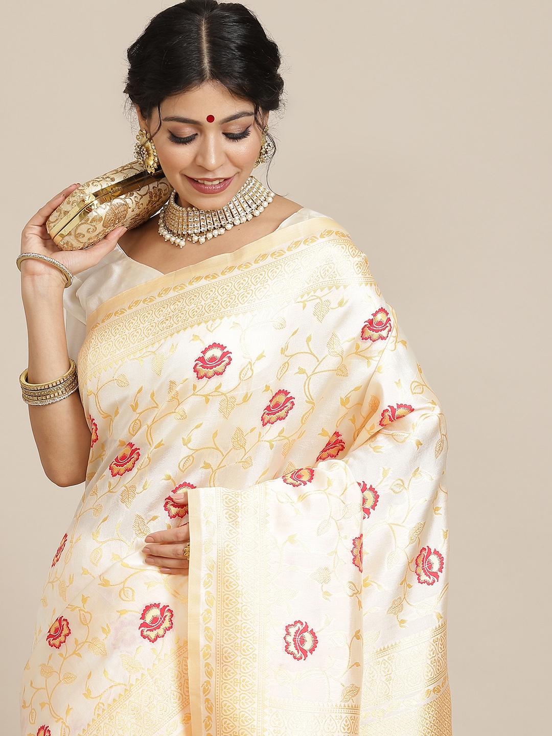 

Saree mall Cream-Coloured & Gold-Toned Floral Silk Blend Sarees