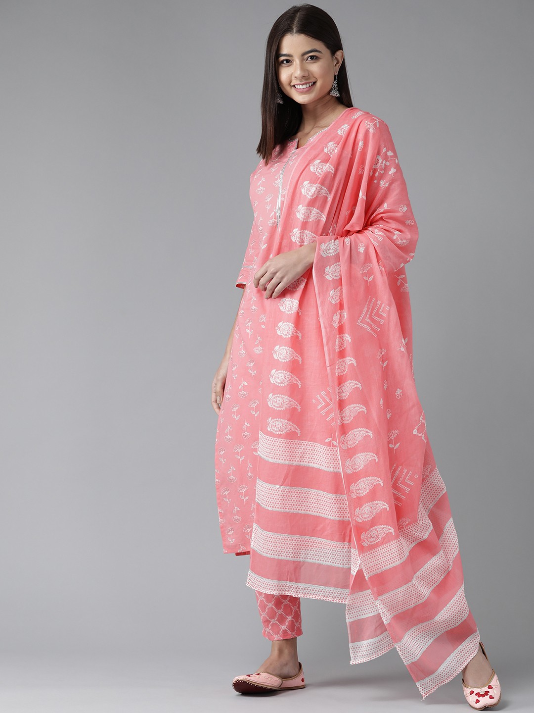 

Ginni Arora Label Women Pink & White Ethnic Motifs Printed Kurta with Trousers & Dupatta
