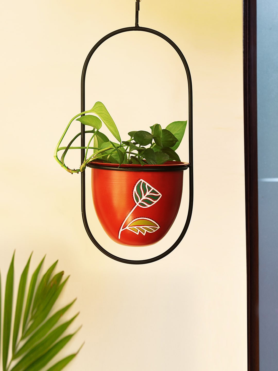 

ExclusiveLane Black & Brown Hand-Painted Hanging Planter With Stand