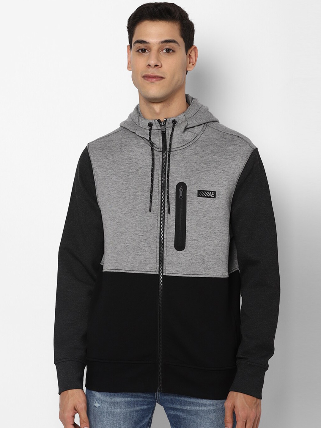 

AMERICAN EAGLE OUTFITTERS Men Grey & Black Colourblocked Sweatshirt