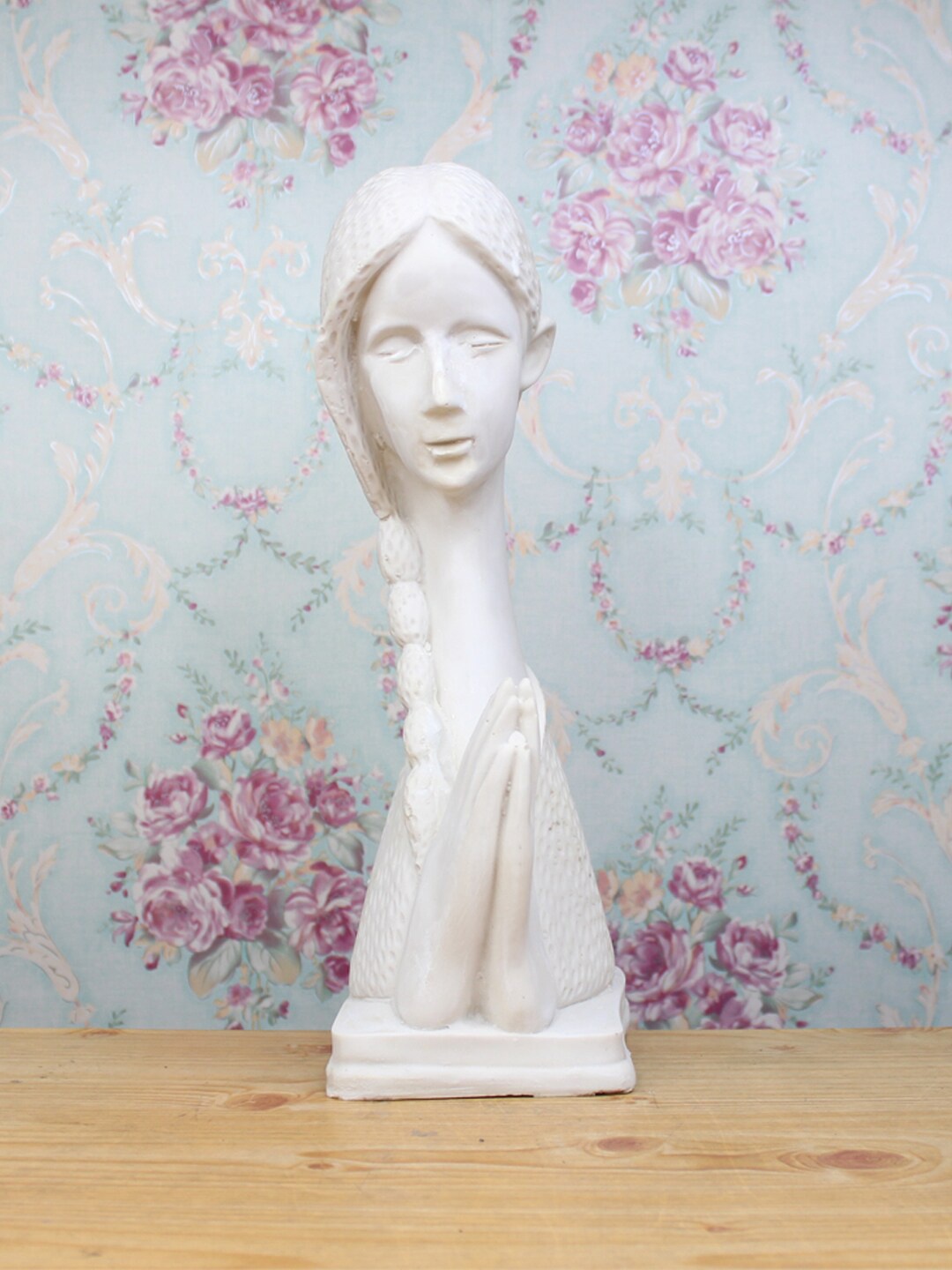 

Wonderland White Resin Namaste Girl Showpiece