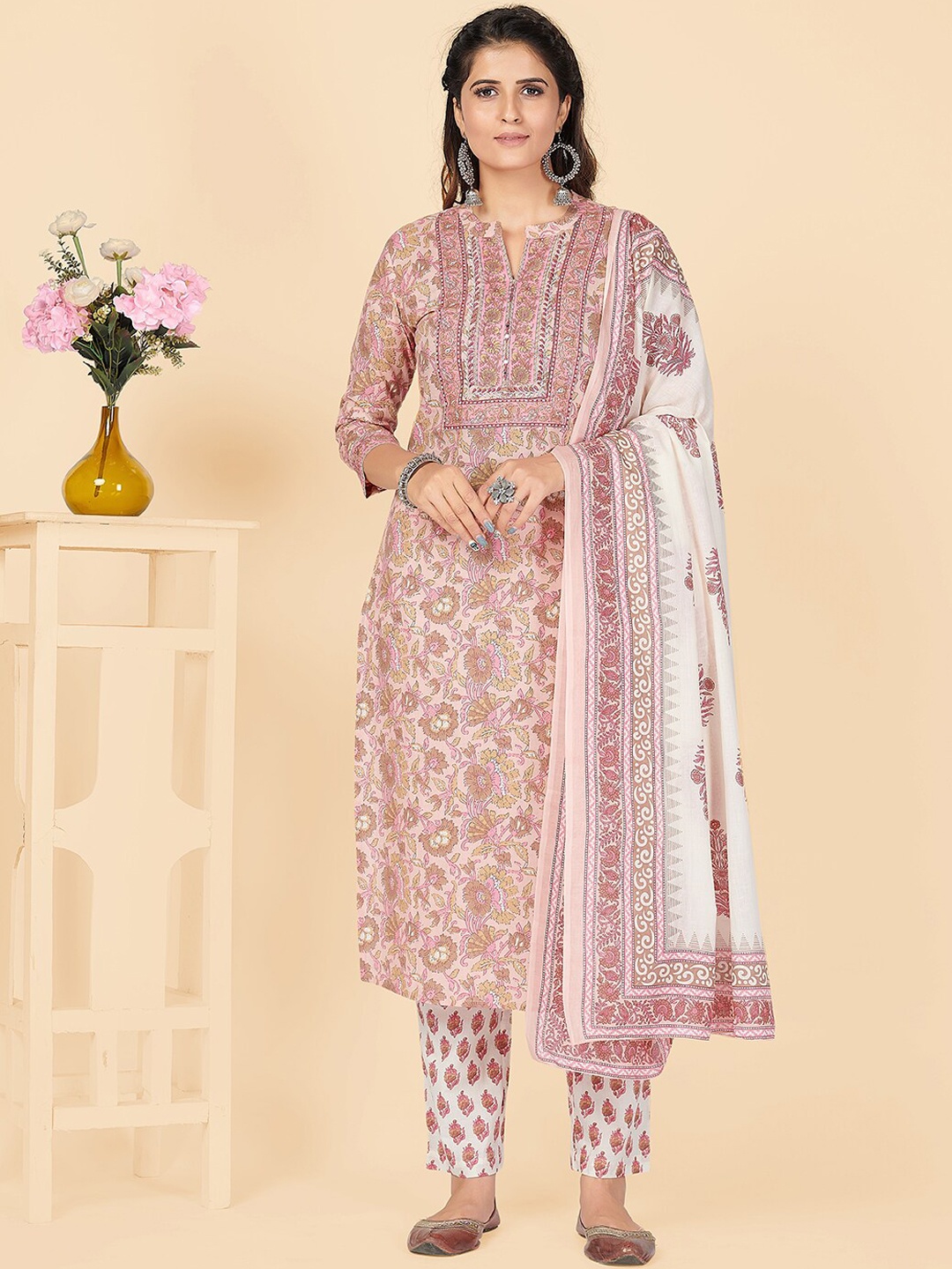 

Vbuyz Women Peach-Coloured Yoke Design Floral Pure Cotton Kurta Pant With Dupatta