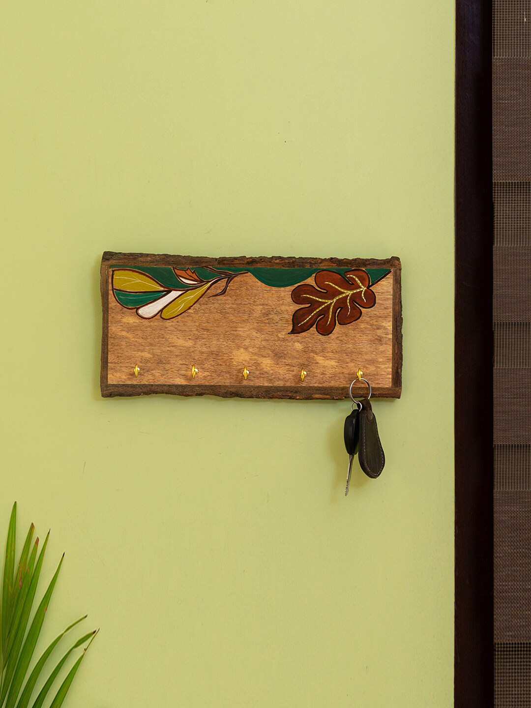 

ExclusiveLane Brown & Green Hand-Painted Wooden Key Holder
