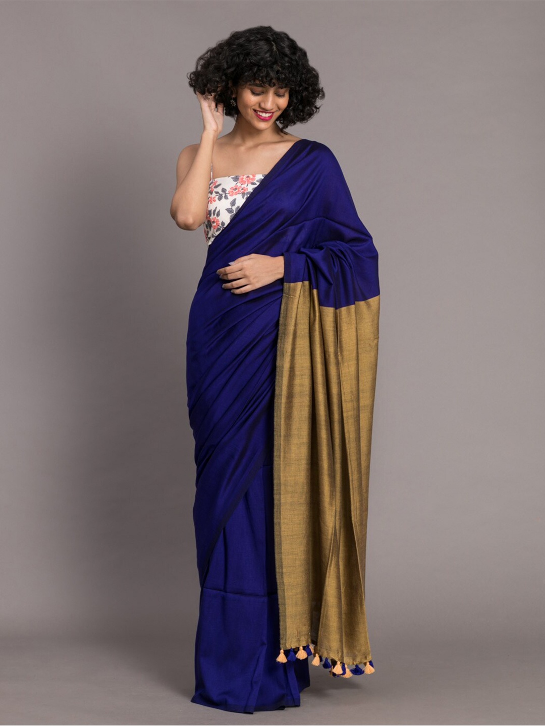 

Suta Navy Blue Golden Colourblocked Saree