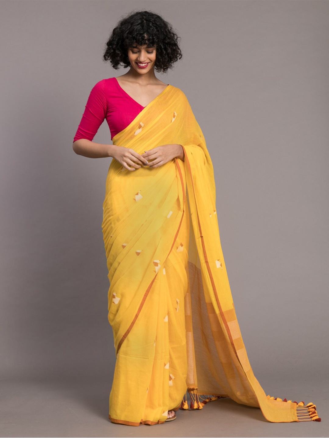 

Suta Yellow & White Woven Design Pure Cotton Saree