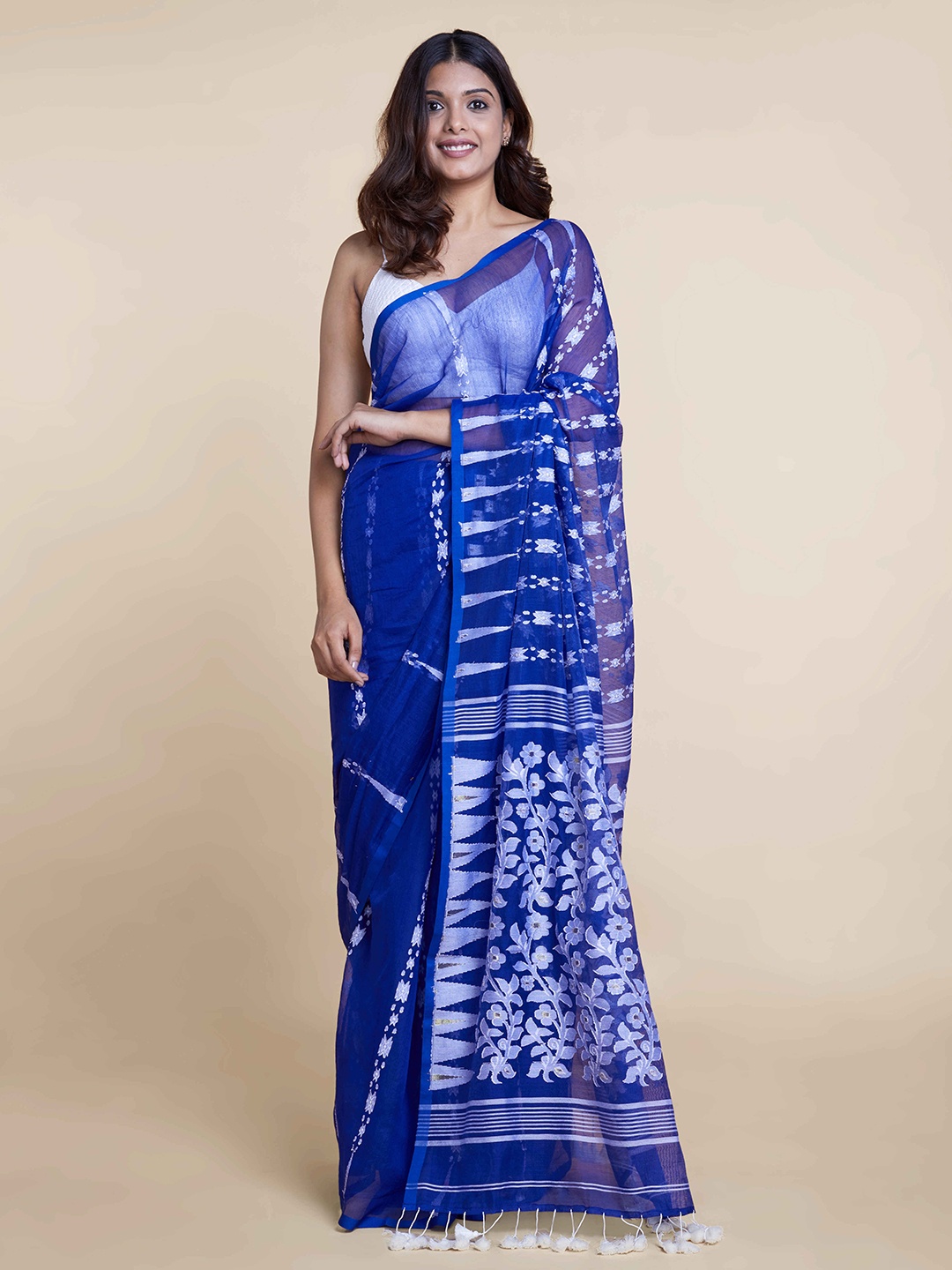 

Suta Blue & White Polycotton Jacquard Handloom Saree