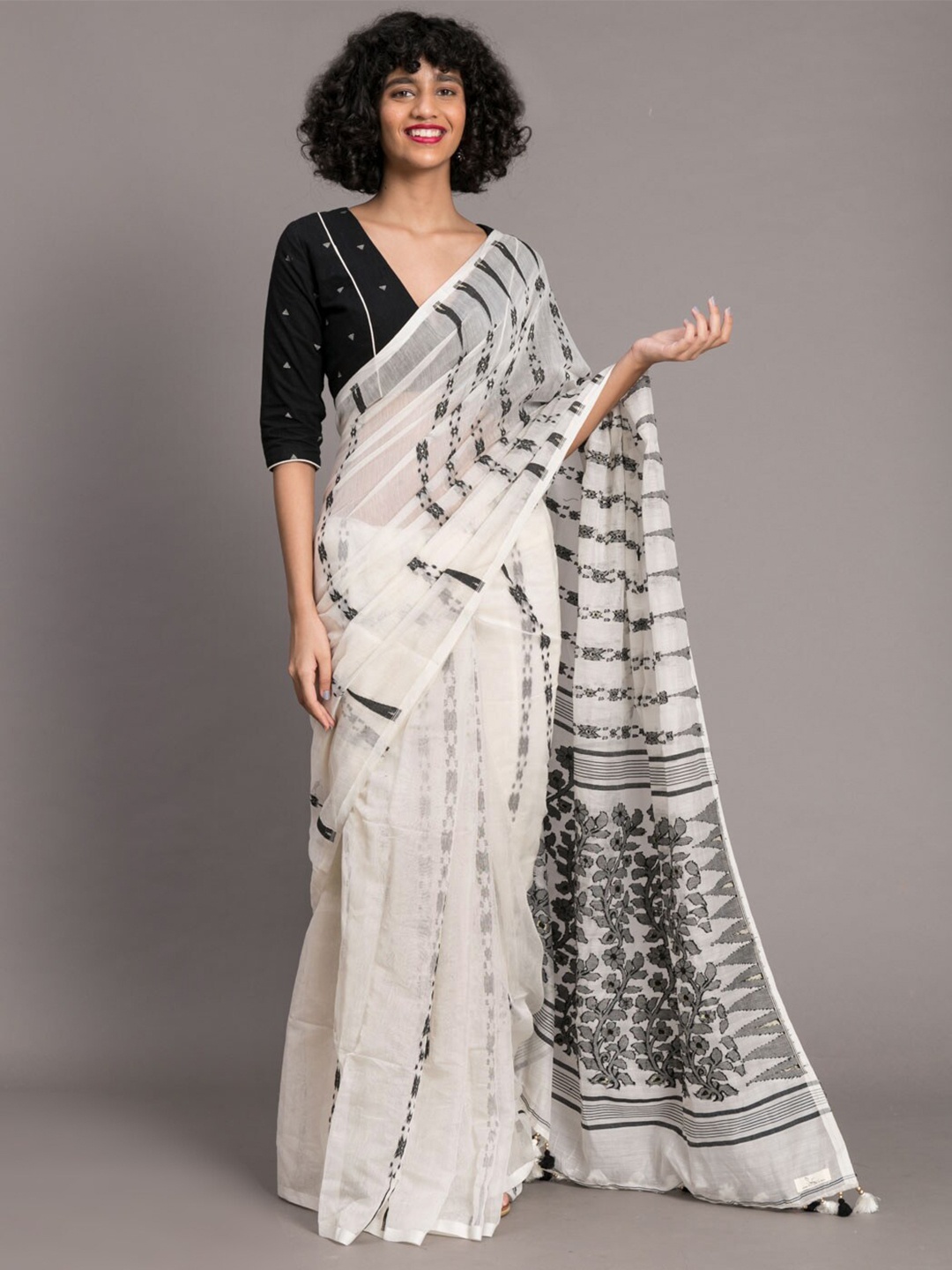 

Suta White & Black Ethnic Motifs Jamdani Polycotton Saree