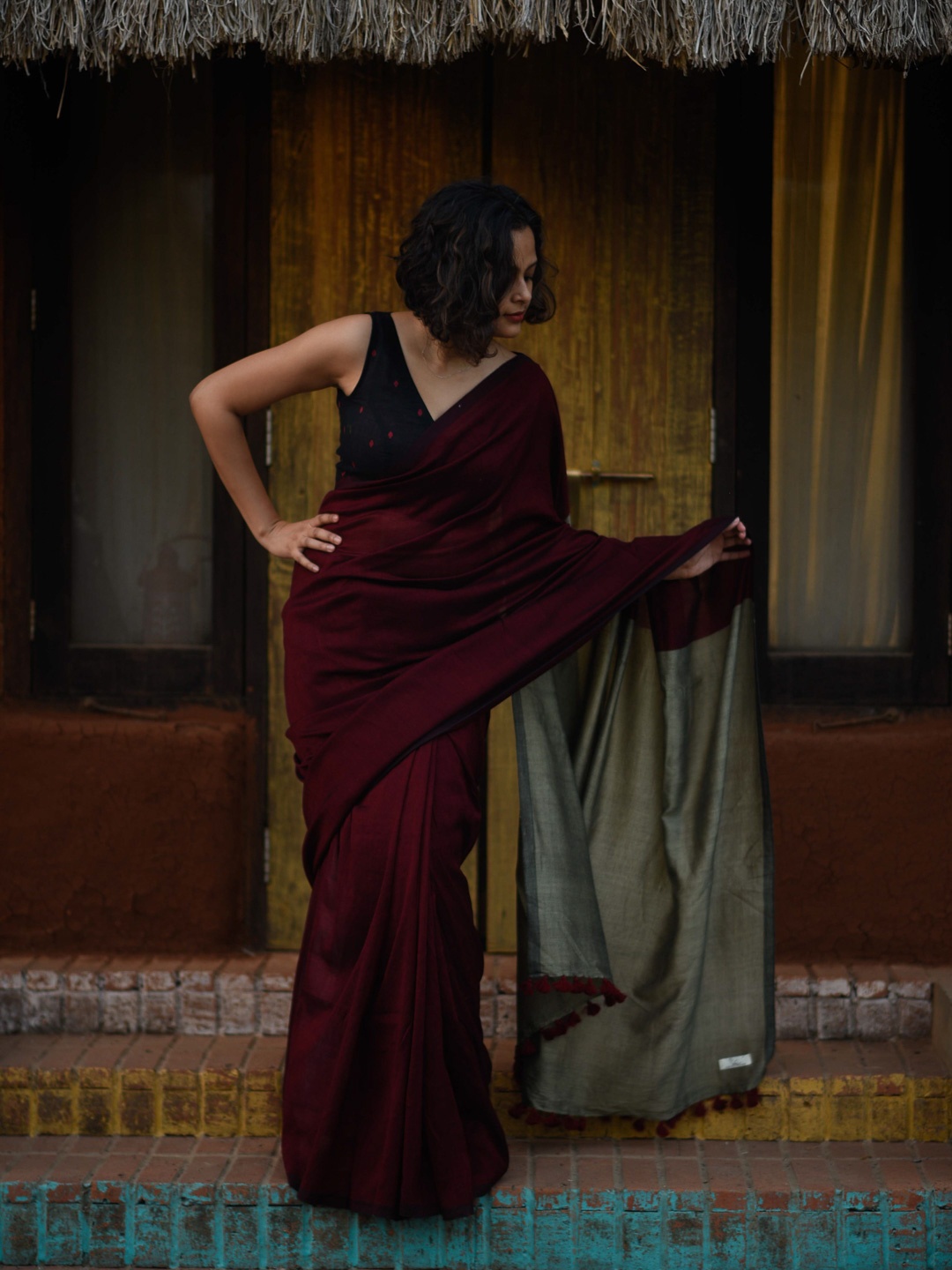 

Suta Maroon & Beige Colourblocked Saree