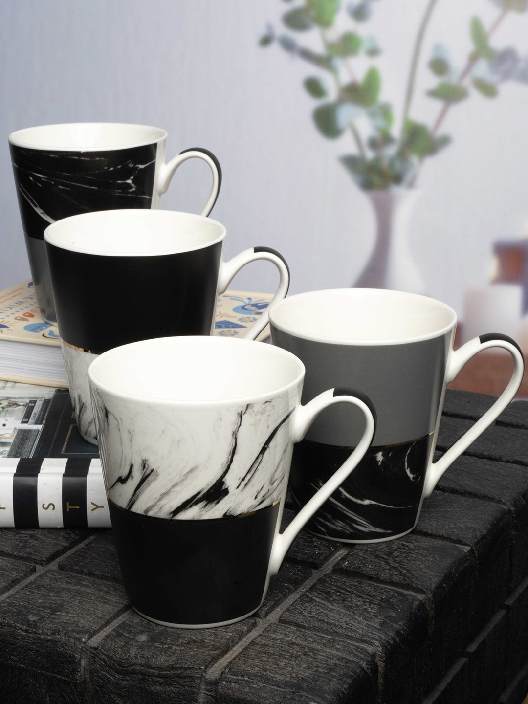 

White Gold Set of 4 Gold Black & White Hand Painted Porcelain Glossy Mugs