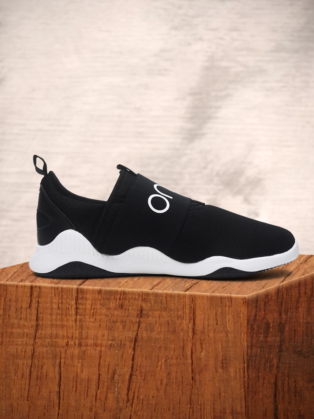 

one8 x PUMA Men Black Focus One8 IDP Slip-on Running Shoes