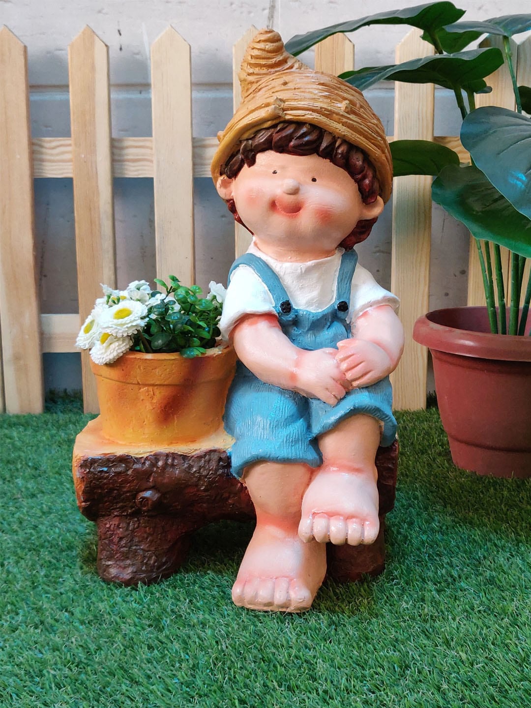 

Wonderland Blue & Brown Boy Sitting on Bench Pot