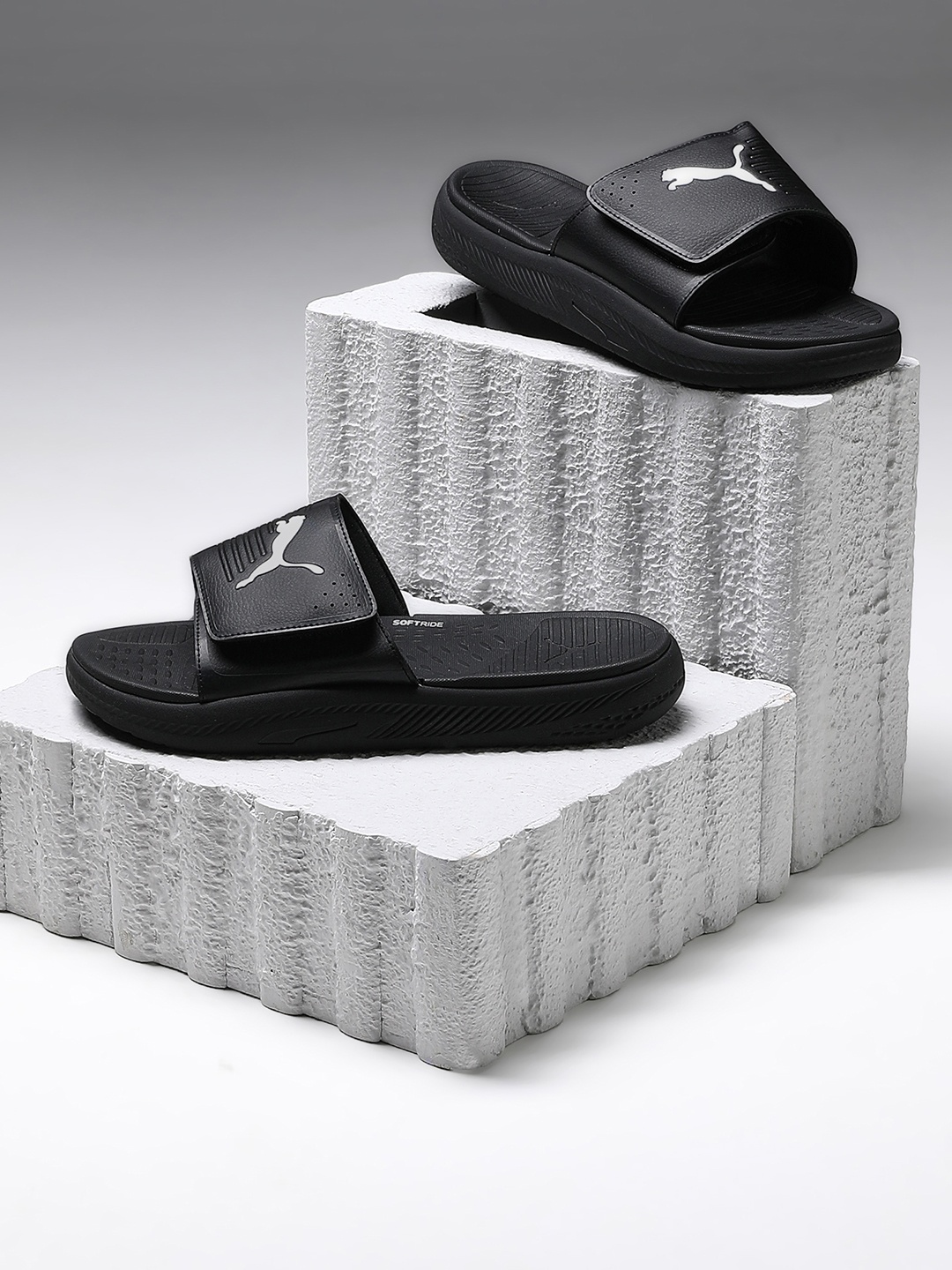 

Puma Men Black Solid Softride Sliders