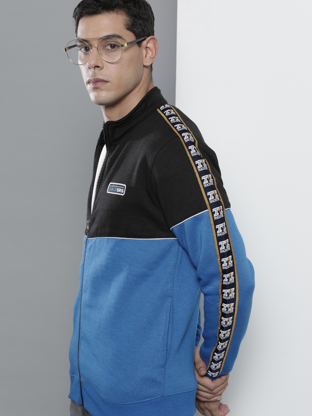 

The Indian Garage Co Men Blue & Black Colourblocked Sweatshirt