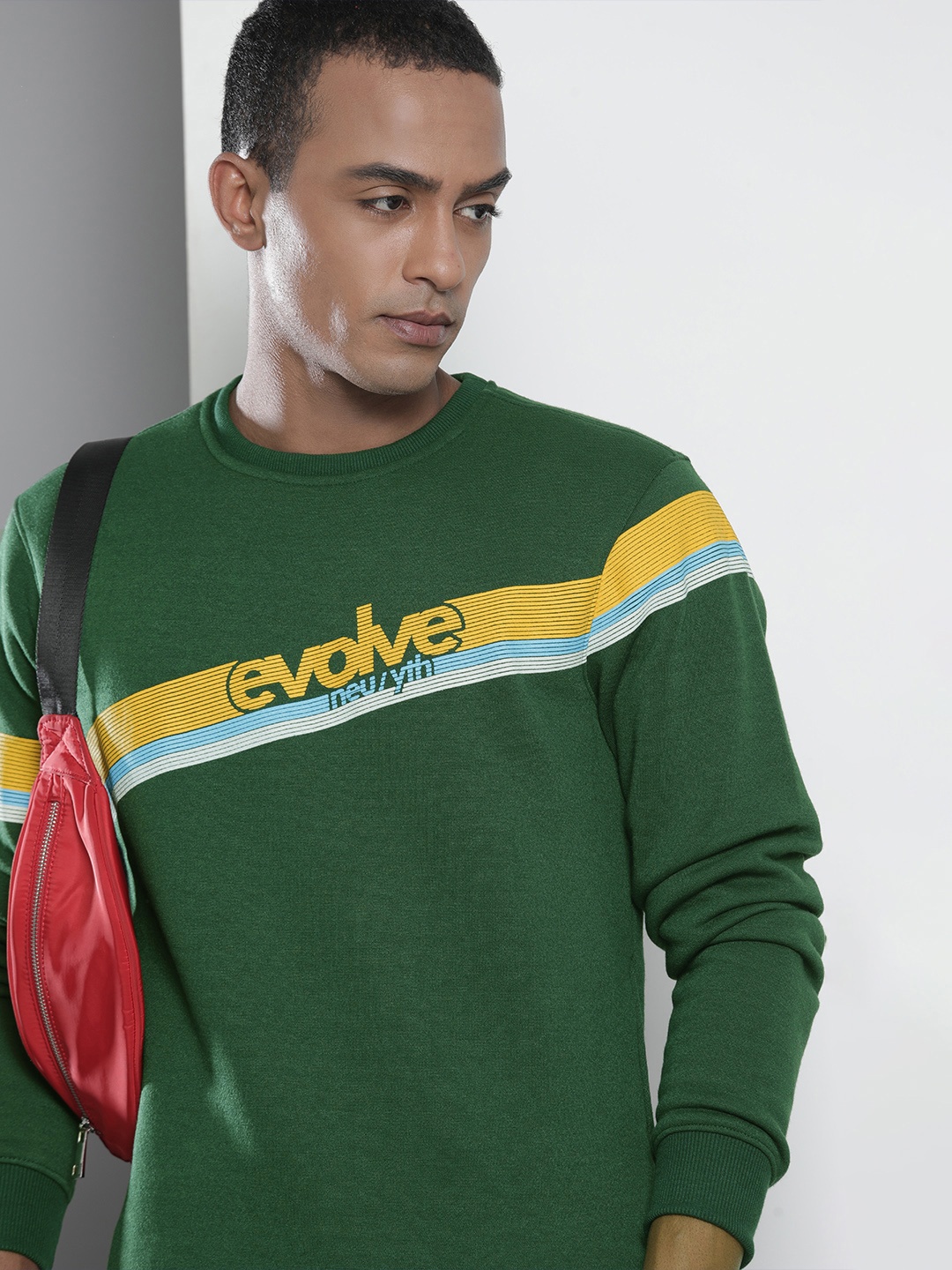 

The Indian Garage Co Men Green Printed Sweatshirt