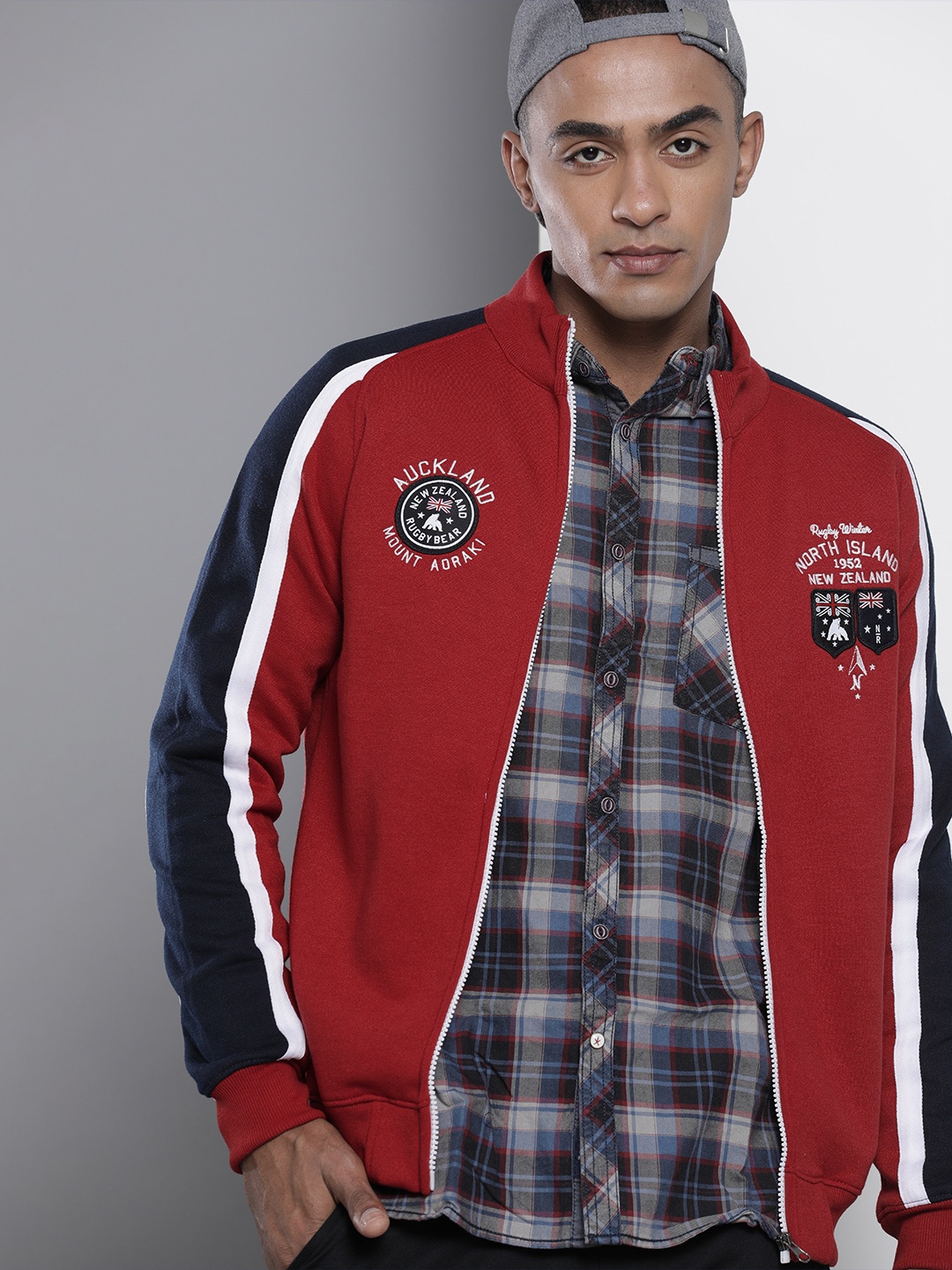 

The Indian Garage Co Men Red & Navy Blue Colourblocked Sweatshirt