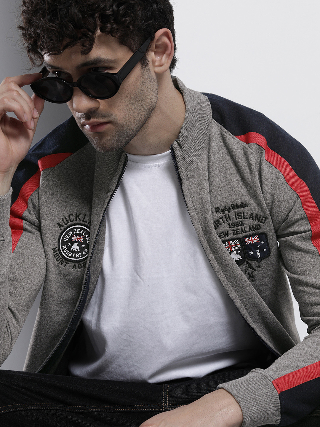 

The Indian Garage Co Men Charcoal Colourblocked Sweatshirt