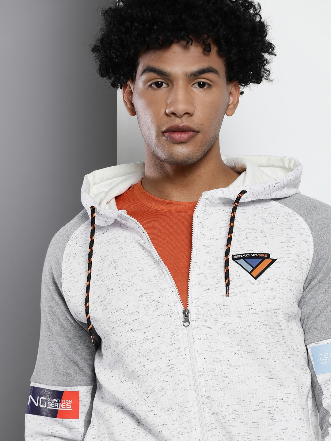 

The Indian Garage Co Men Grey Melange & White Colourblocked Hooded Sweatshirt