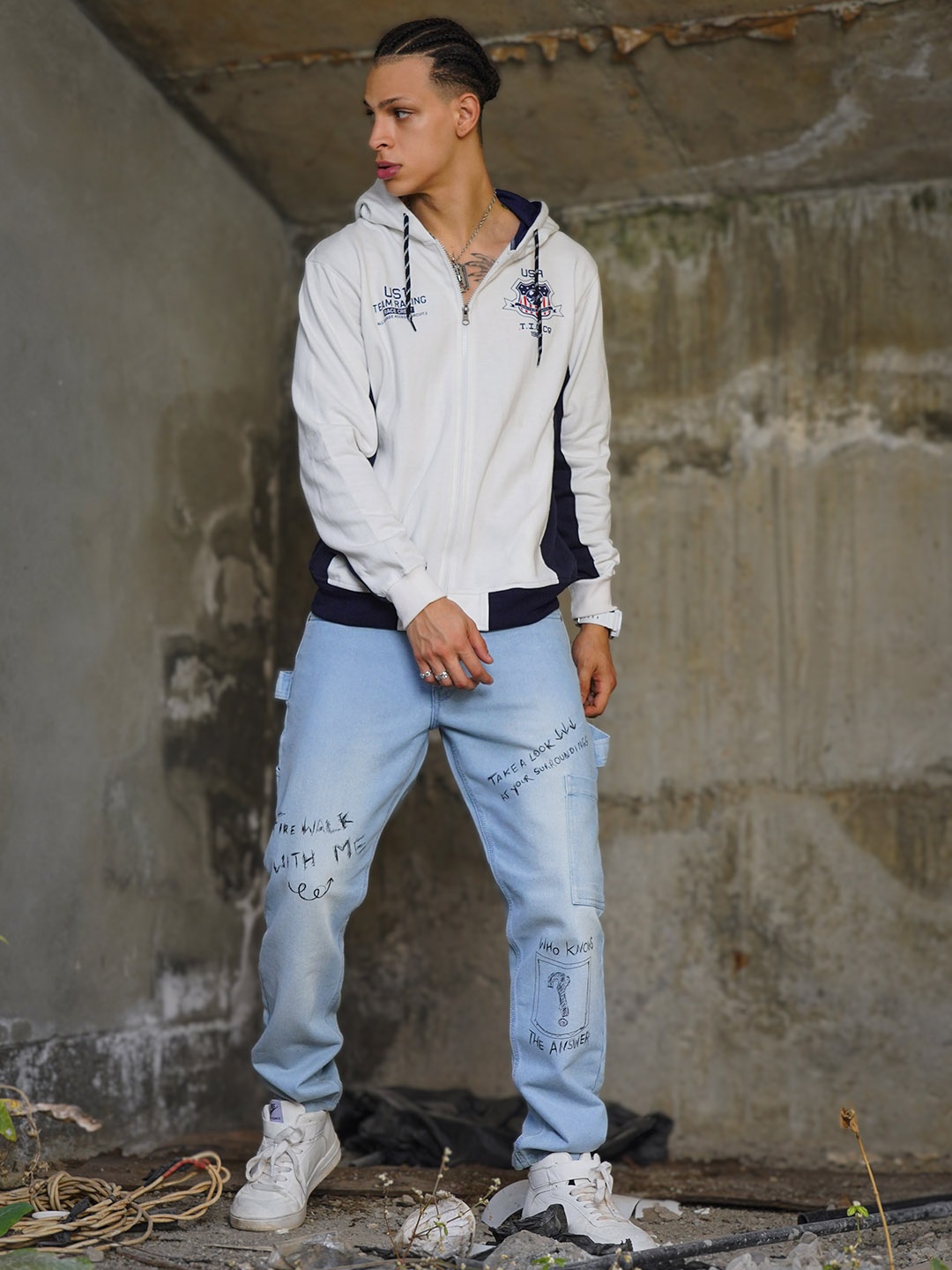 

The Indian Garage Co Men White Colourblocked Hooded Sweatshirt