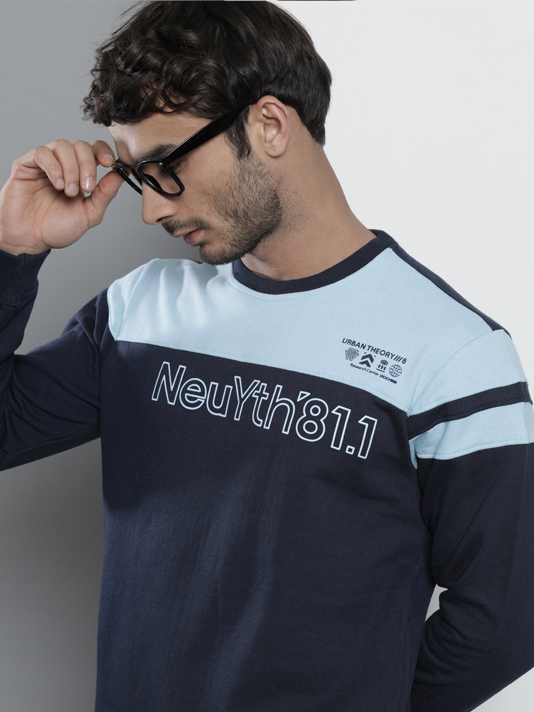 

The Indian Garage Co Men Navy Blue Colourblocked Sweatshirt