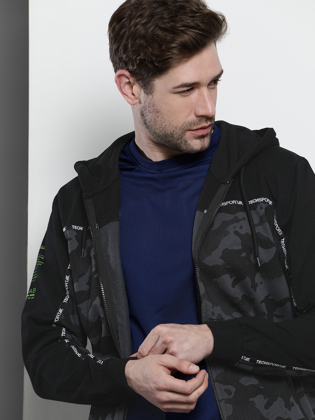 

The Indian Garage Co Men Black Camouflage Printed Hooded Sweatshirt
