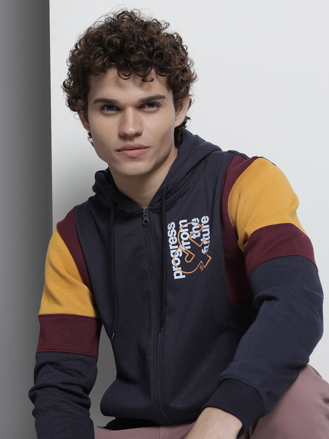 

The Indian Garage Co Men Navy Blue & Maroon Colourblocked Hooded Sweatshirt