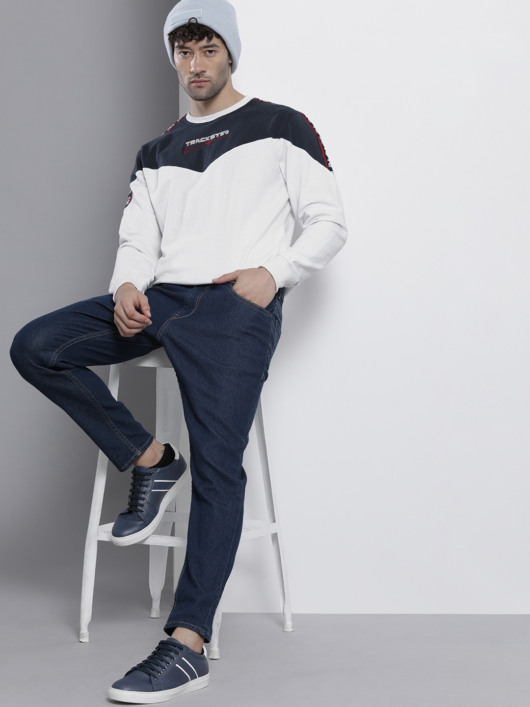 

The Indian Garage Co Men White Colourblocked Sweatshirt