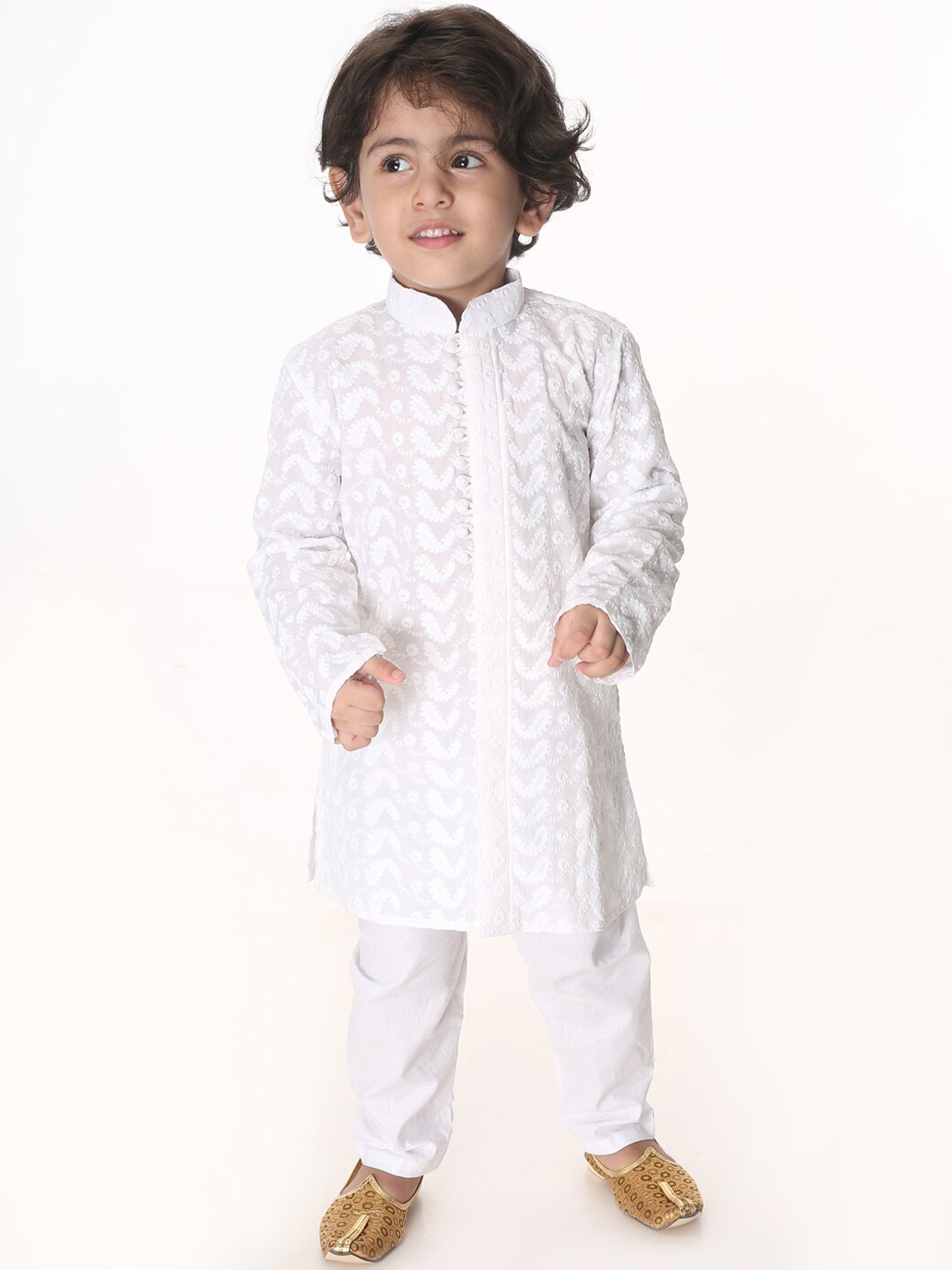 

VASTRAMAY Boys White Embroidered Pure Cotton Kurta with Solid Pyjamas