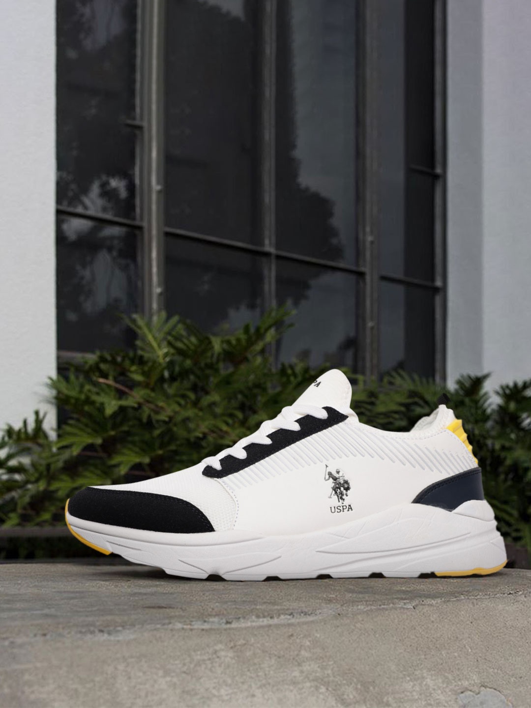 

U.S. Polo Assn. Men White & Black Aquilia 2.0 Walking Shoes