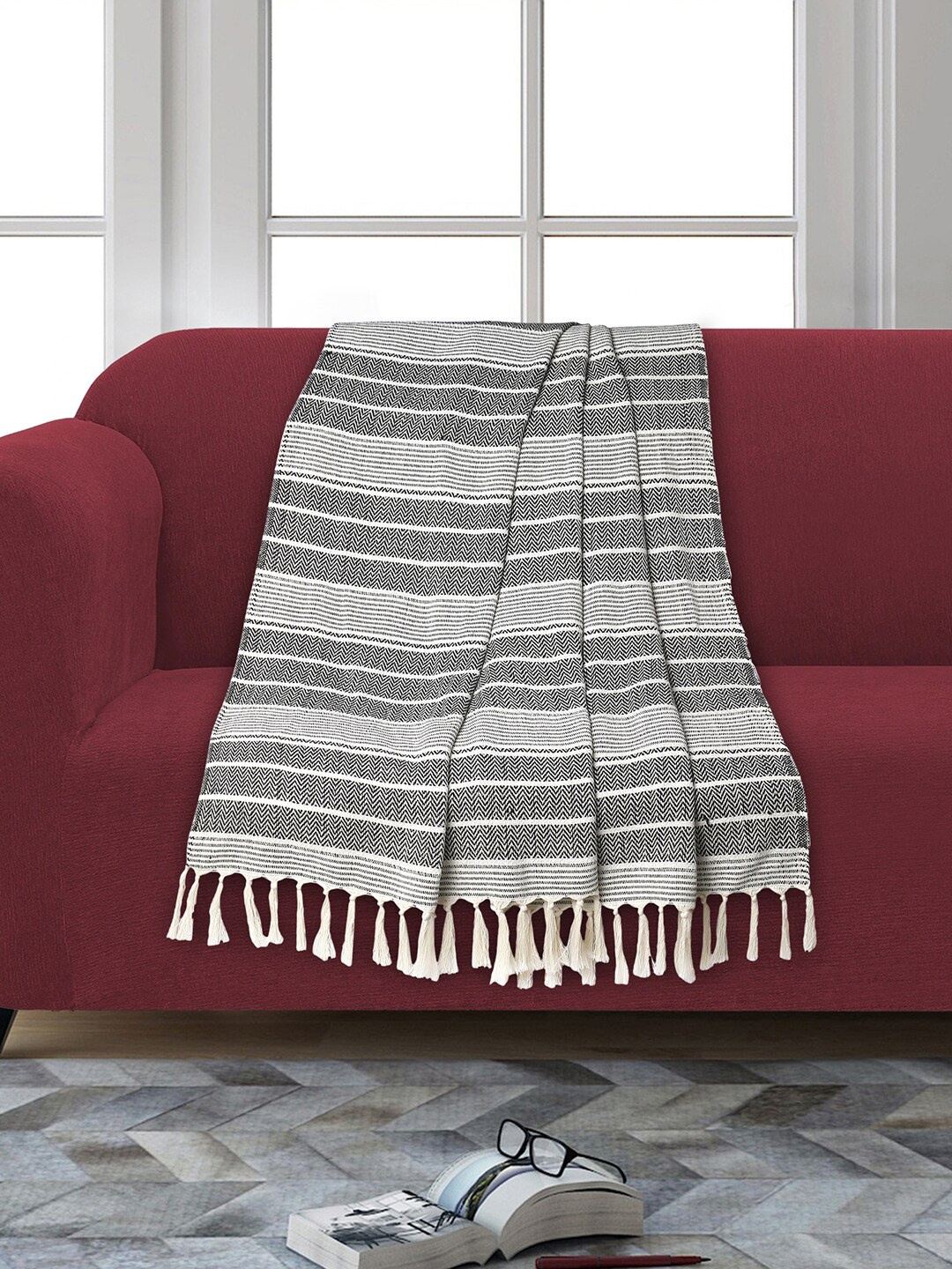 

Mezposh Off White & Black Coloured Chevron Tasselled Sofa Throw