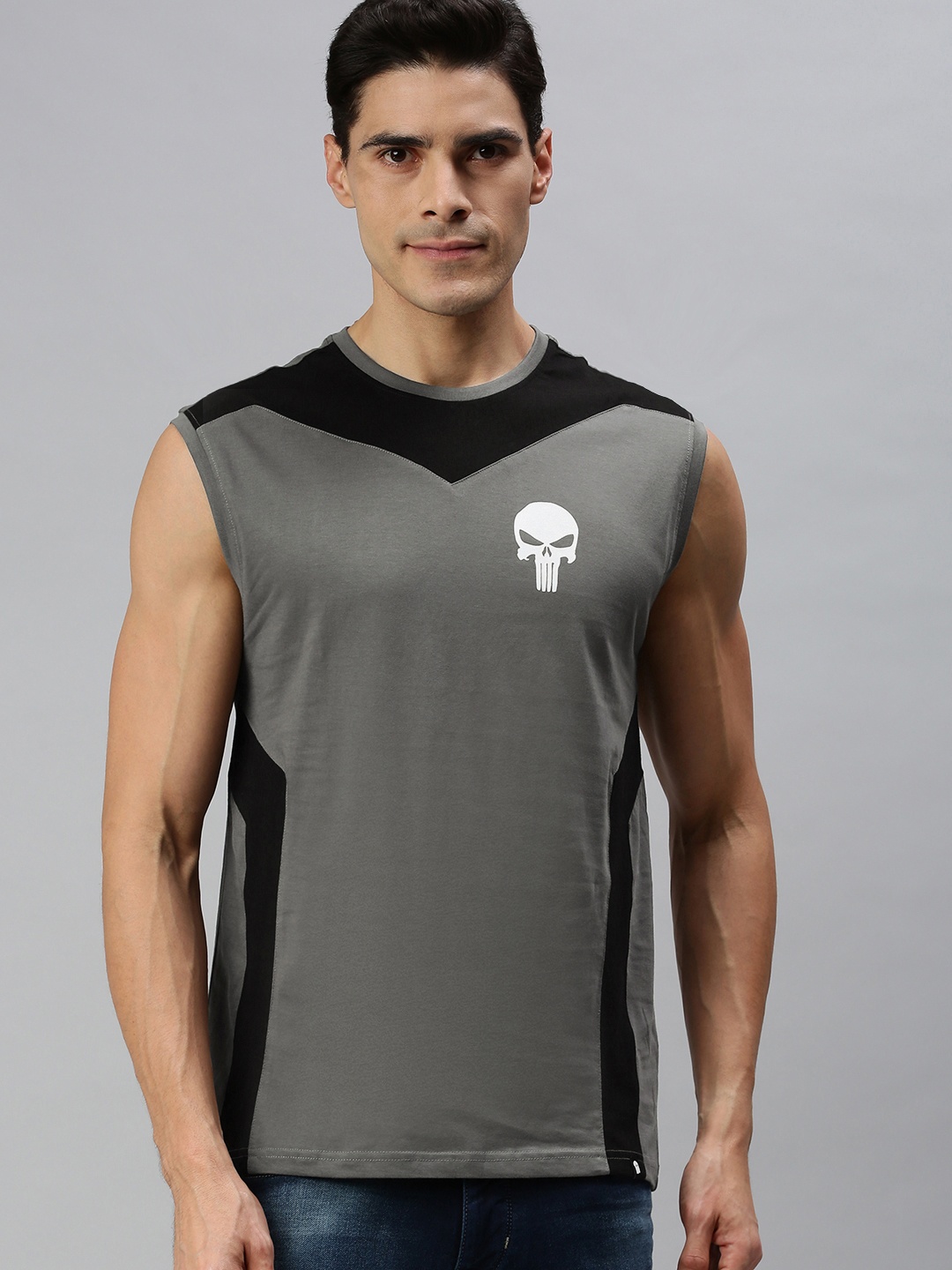 

The Souled Store Men Grey & Black Punisher Logo Printed Slim Fit T-shirt