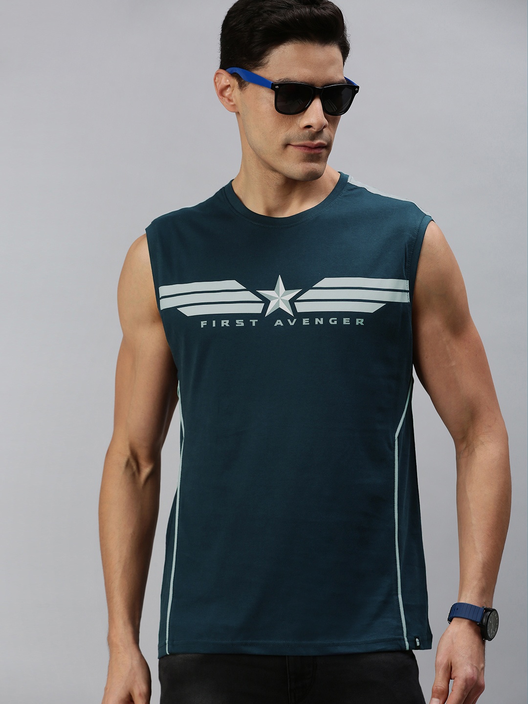 

The Souled Store Men Blue & White Captain America Printed Slim Fit Training or Gym T-shirt