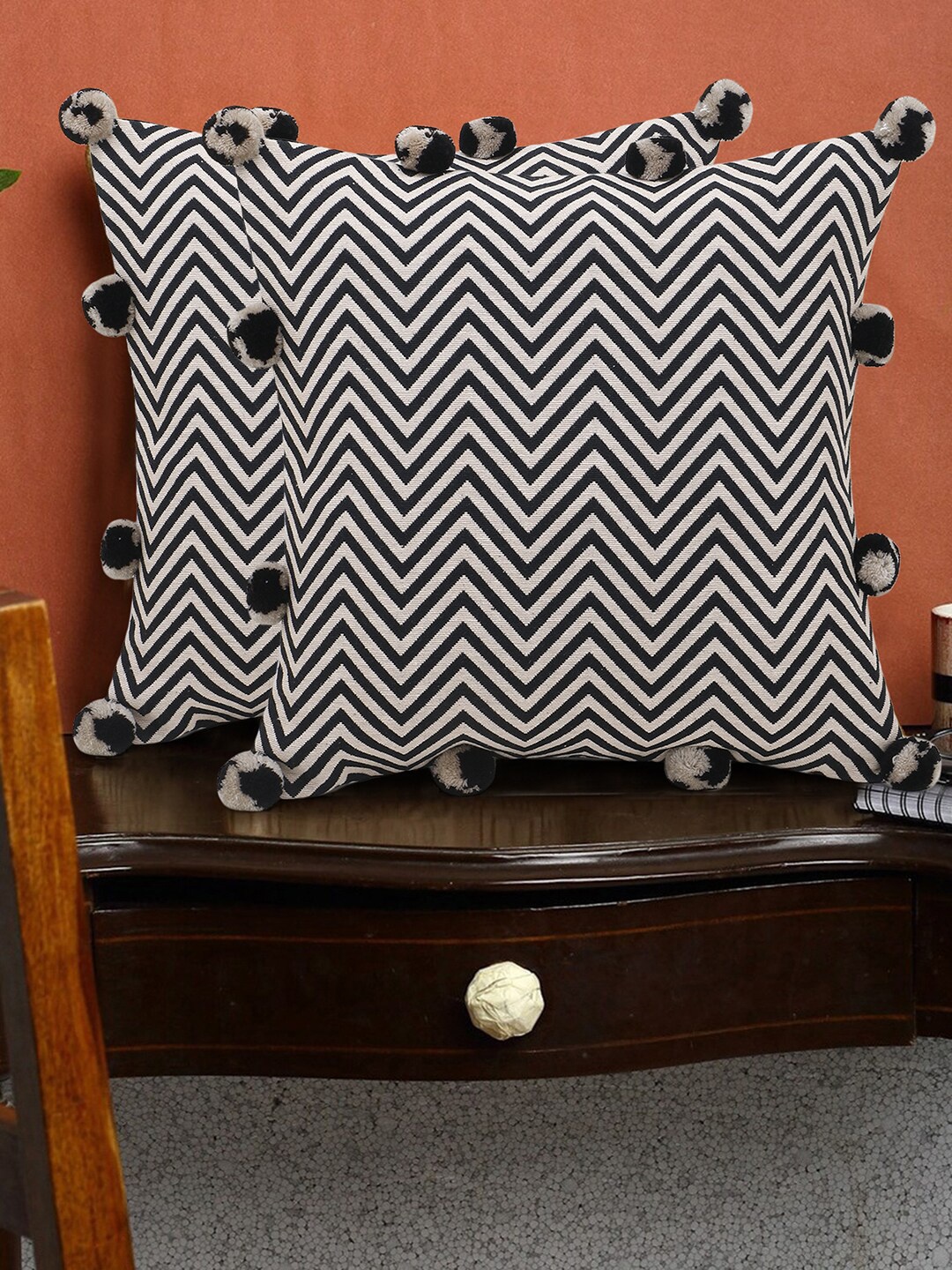 

Mezposh Off White & Black Set of 2 Geometric Square Cushion Covers with Tassels