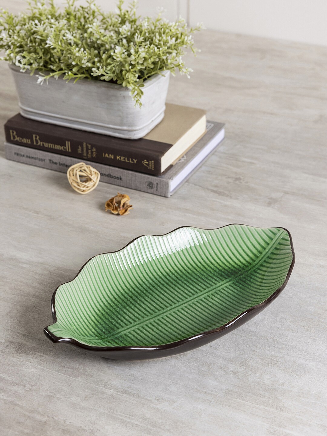 

Pure Home and Living Green Printed Ceramic Glossy Pear Leaf Platter