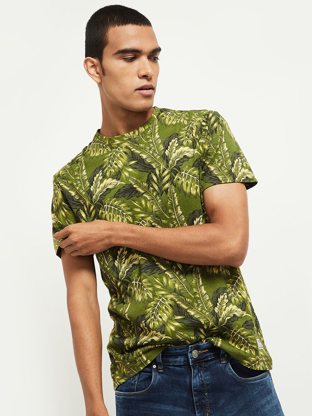 

max Men Green Pure Cotton Tropical Printed T-shirt