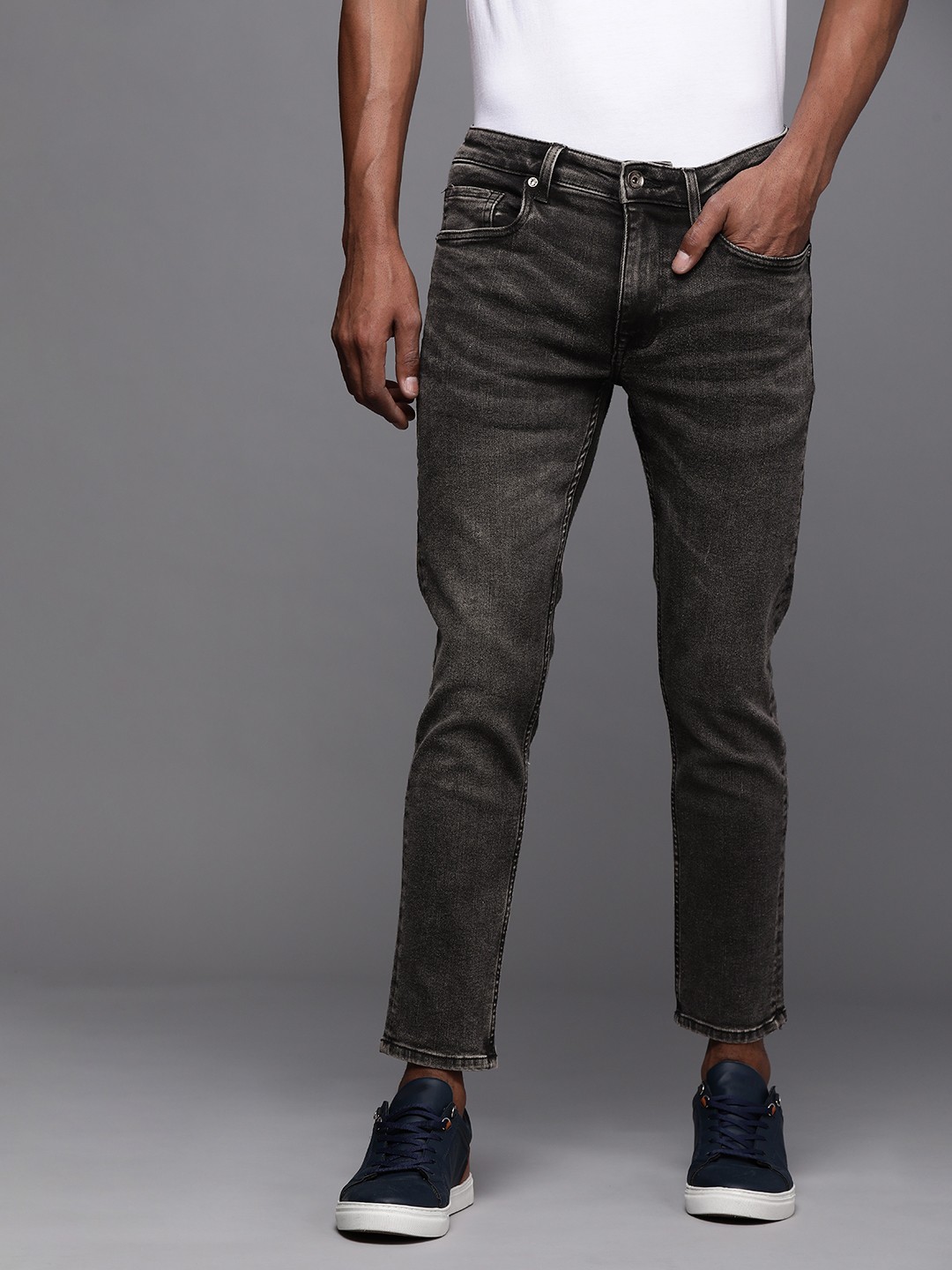 

Louis Philippe Jeans Men Black Smart Skinny Fit Light Fade Mid-Rise Stretchable Jeans