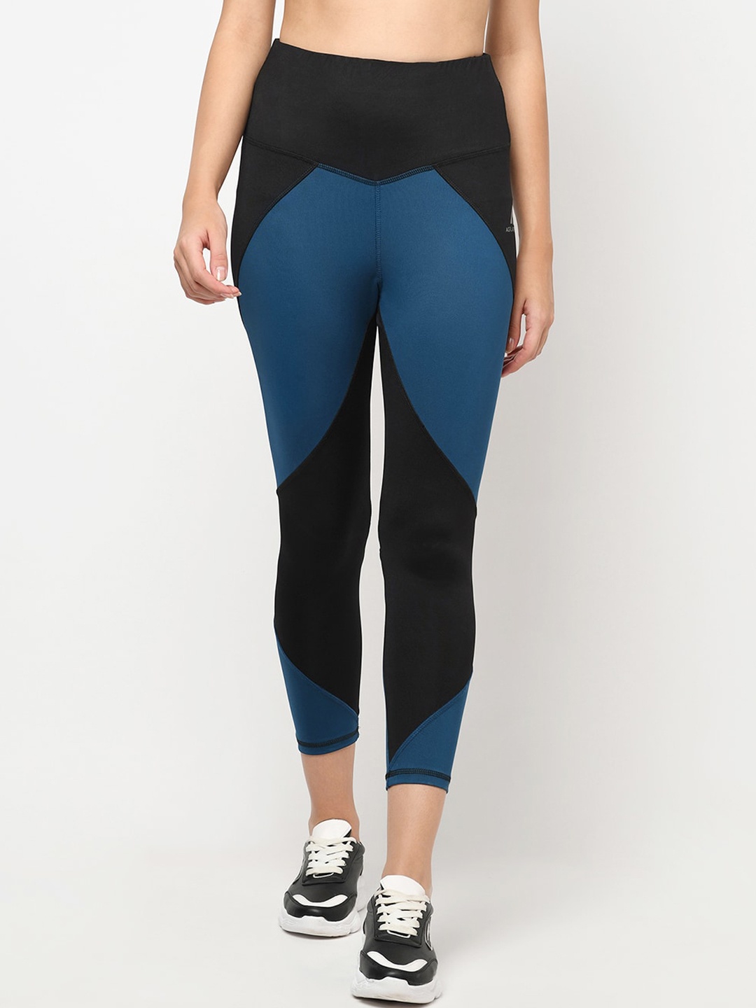 

AGIL ATHLETICA Women Blue & Black Colorblocked Tights