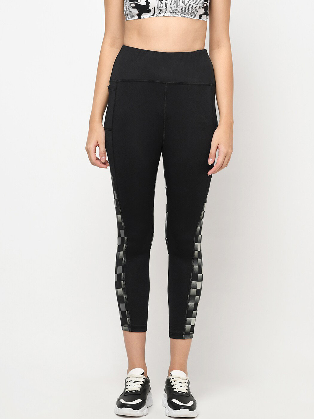 

AGIL ATHLETICA Women Black & Grey Printed Rapid-Dry Tights