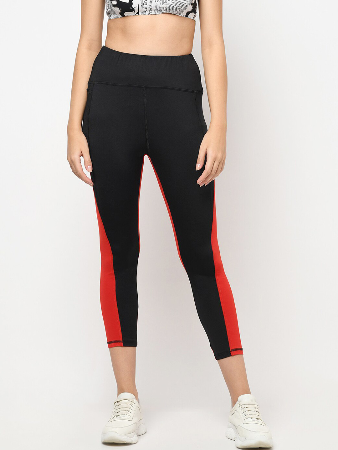 

AGIL ATHLETICA Women Black & Red Colourblocked Tights