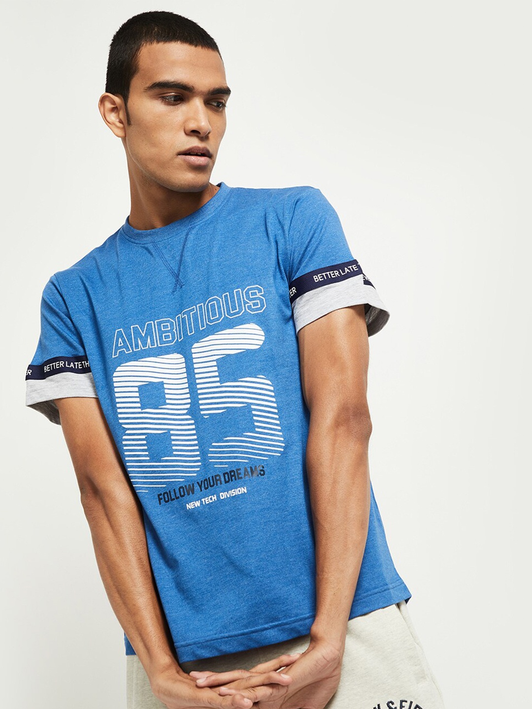 

max Men Blue Typography Printed Round Neck T-shirt